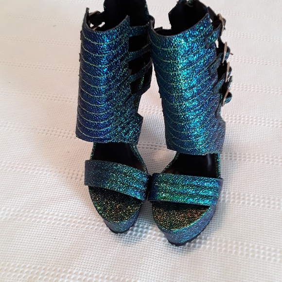 Steve Madden Mermaid Irridescent Stilletos, Jumpoff - Picture 5 of 7